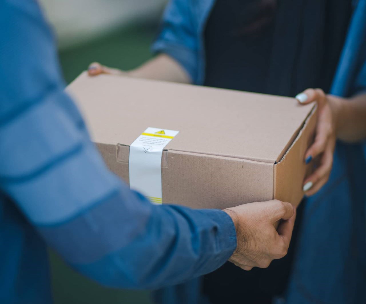 How to pack different types of items for couriers